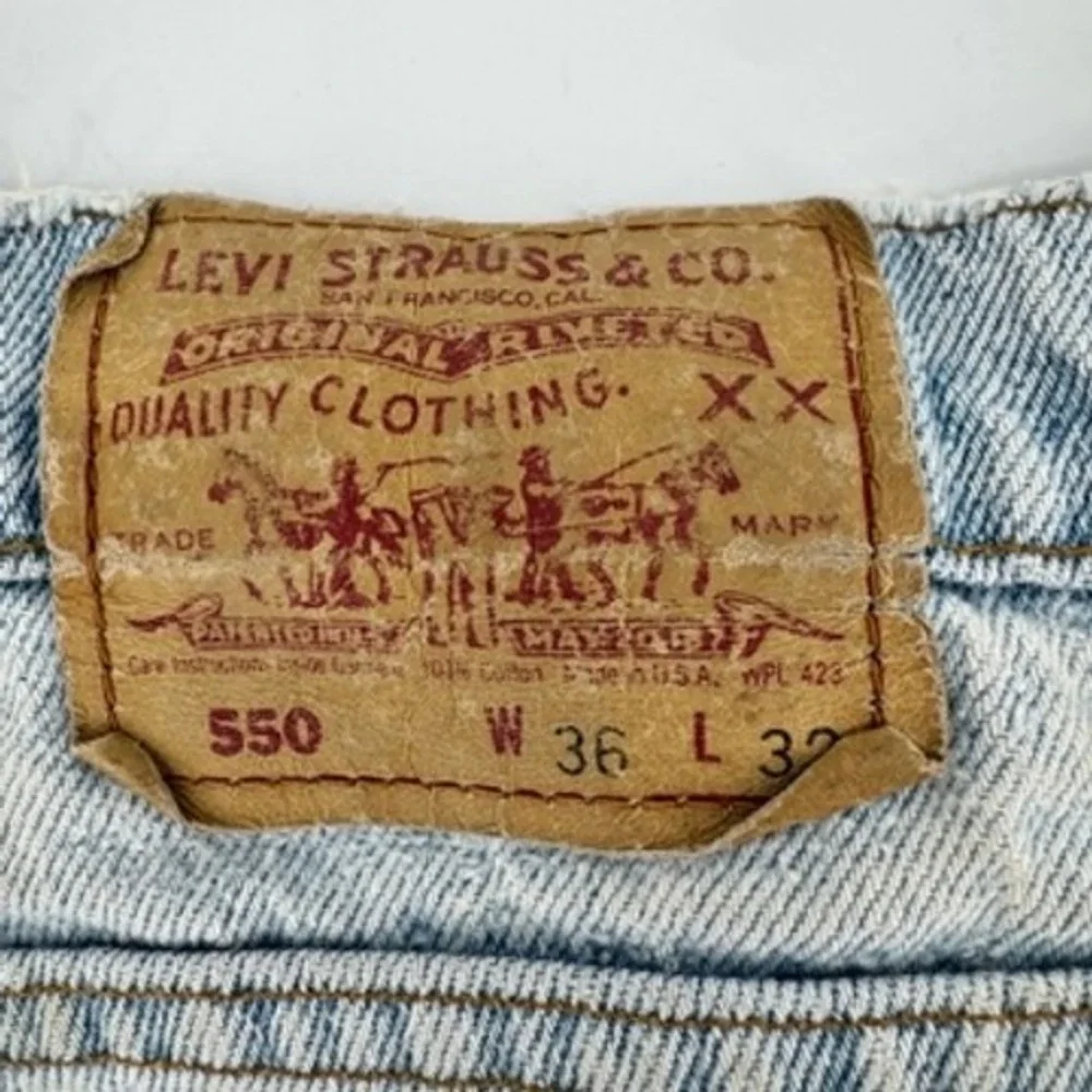 Vintage Y2K Levi's 550 Relaxed Fit Tapered Leg‎ Mens 34x32 Light Wash USA Made